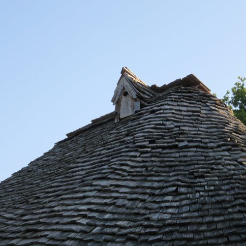 cabane à oiseaux sur cabane